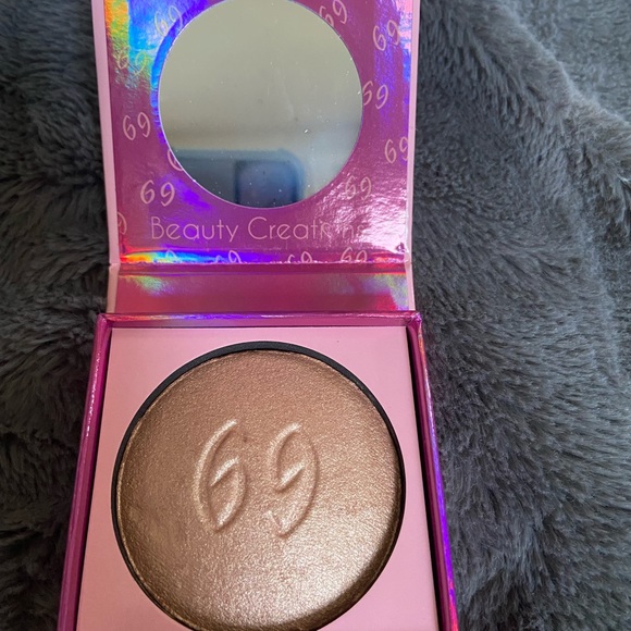 Annette 69 x Beauty Creations highlighter - Picture 3 of 3